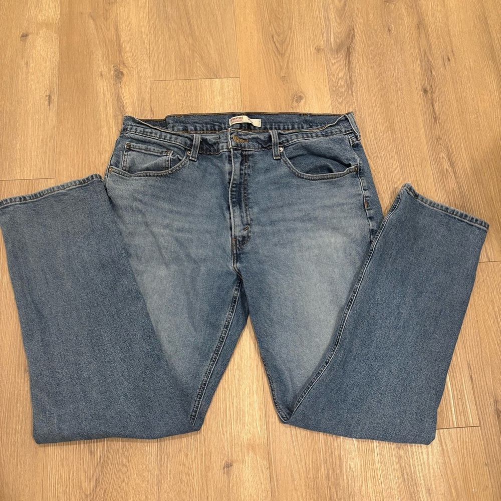 Levi Strauss athletic fit Womens Classic Blue Jeans